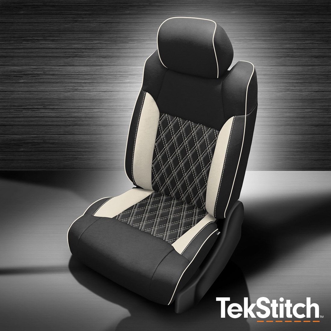 Black wrap, Pearl wings, Pearl contrast all stitch, Pearl piping, Tekstitch Double Diamond insert, Tek Color Pearl